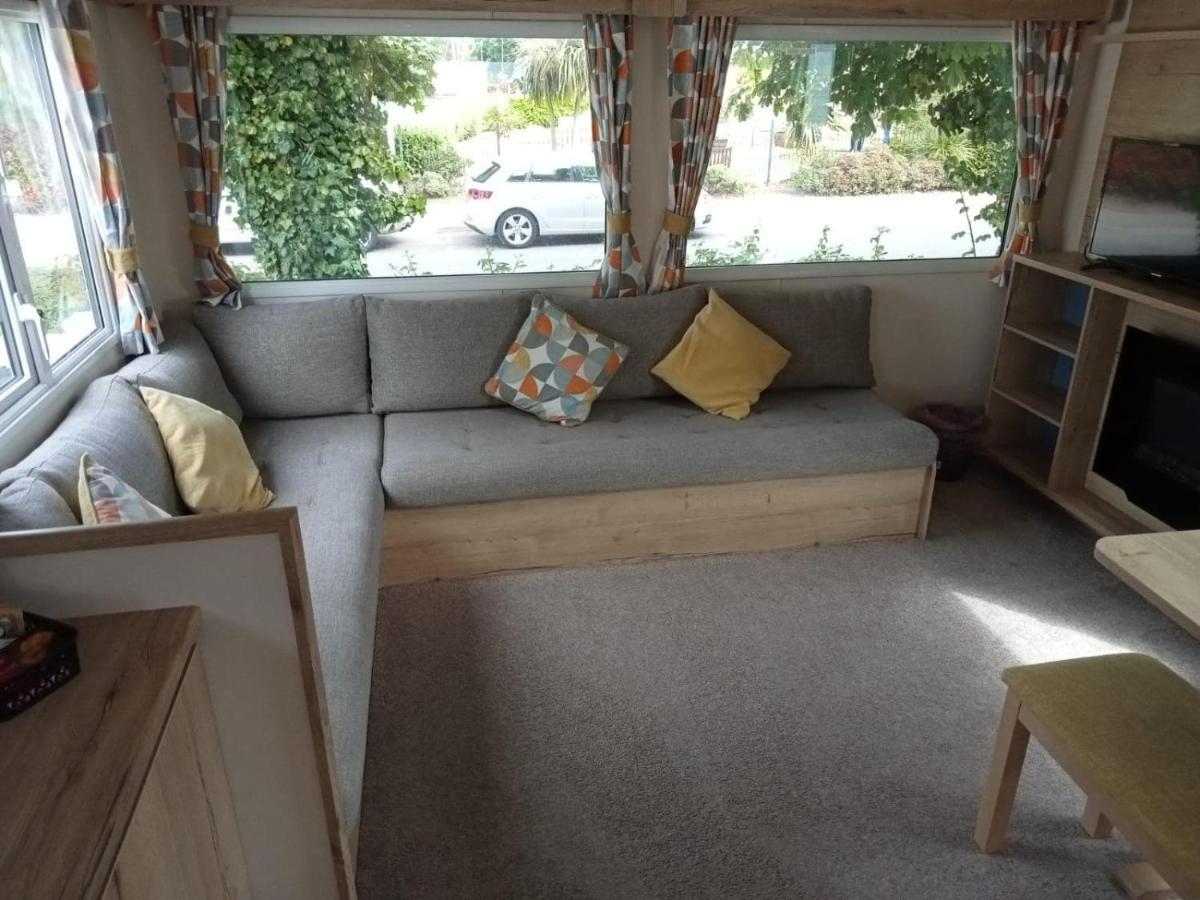 New 2 Bed Holiday Home With Decking In Rockley Park Dorset Near The Sea Lytchett Minster Kültér fotó