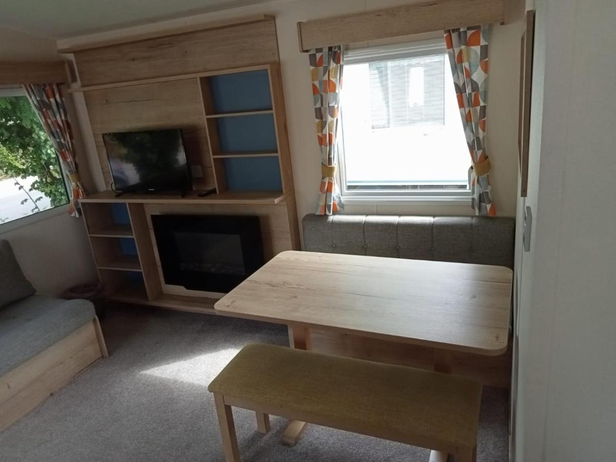 New 2 Bed Holiday Home With Decking In Rockley Park Dorset Near The Sea Lytchett Minster Kültér fotó